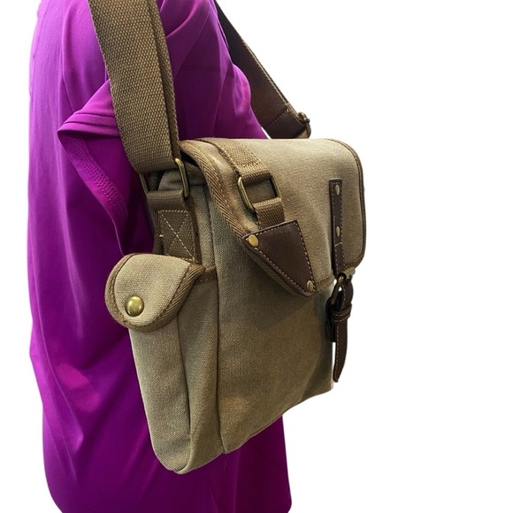 Cargoit Crossbody Travel Bag Cargo Canvas Flap Brown Tan Medium Adjustable strap - Picture 3 of 13